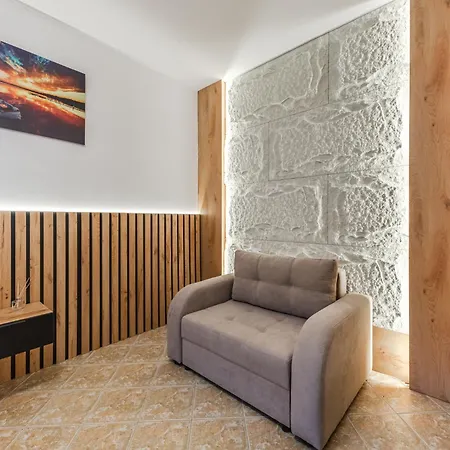 By The In The Beautiful Široka