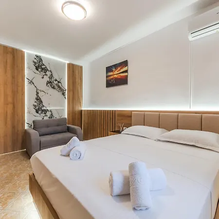 By The In The Beautiful 3* Široka
