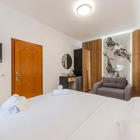 By The In The Beautiful 3* Široka